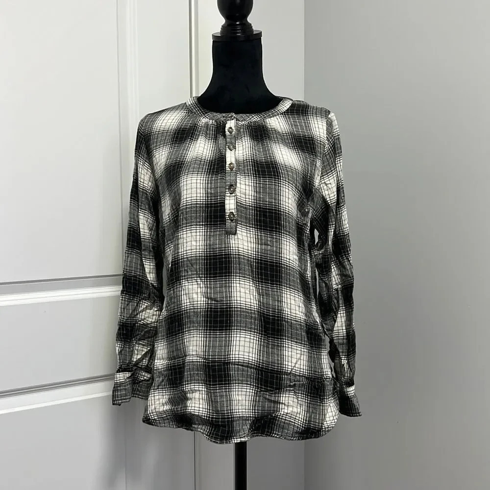 Universal Thread women’s black and white button down casual shirt size Medium